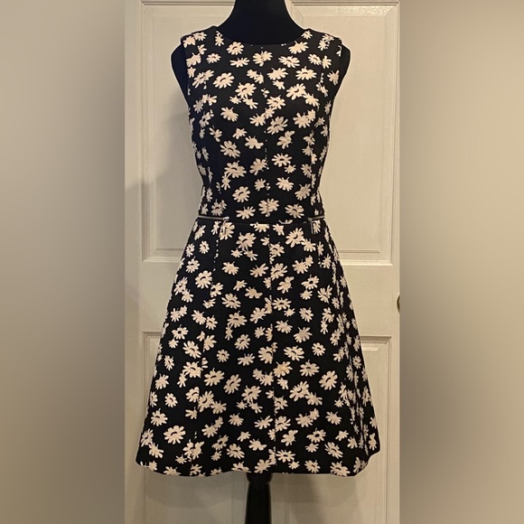 Ann Taylor Fitted A-Line Floral Dress - Picture 7 of 8